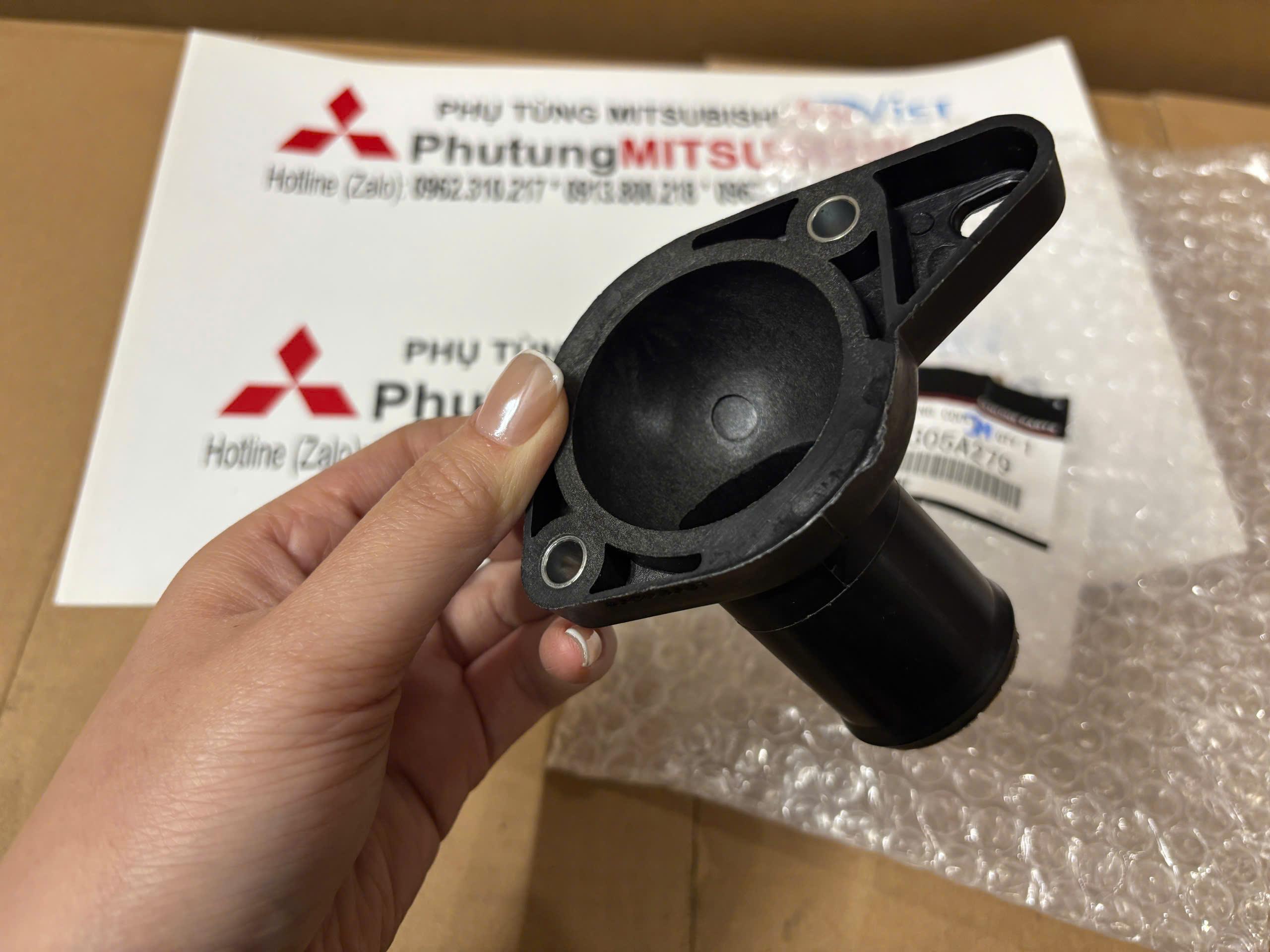 Vỏ van hằng nhiệt xe Mitsubishi Xforce