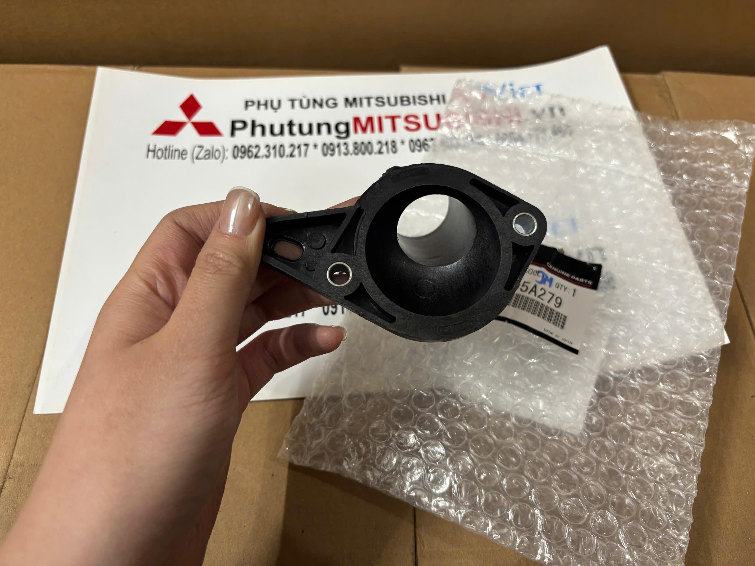 Vỏ van hằng nhiệt xe Mitsubishi Xforce