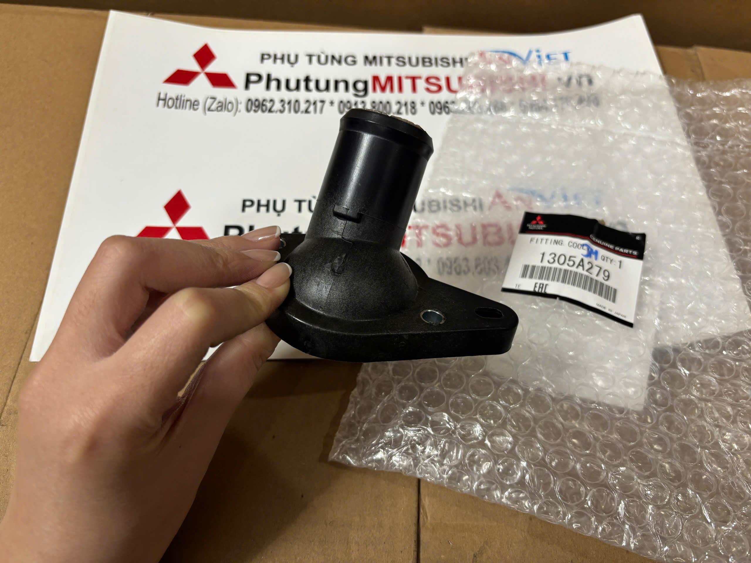 Vỏ van hằng nhiệt xe Mitsubishi Xforce