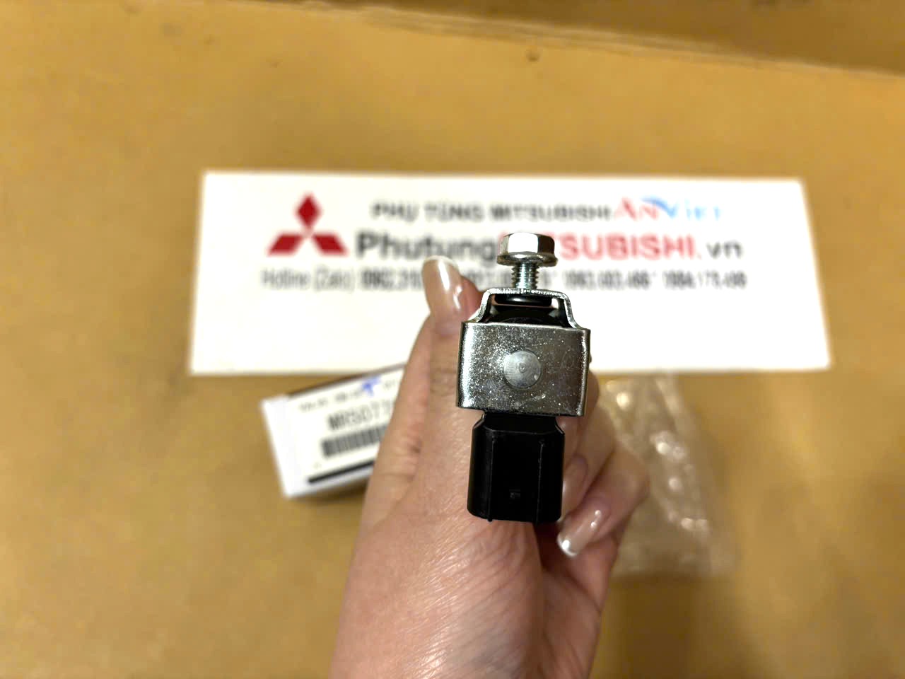 Van điện từ kiểm soát khí thải, van Solenoid xe Mitsubishi Xforce