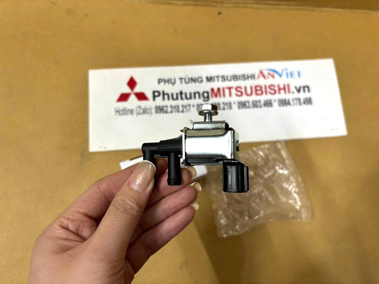 Van điện từ kiểm soát khí thải, van Solenoid xe Mitsubishi Xforce