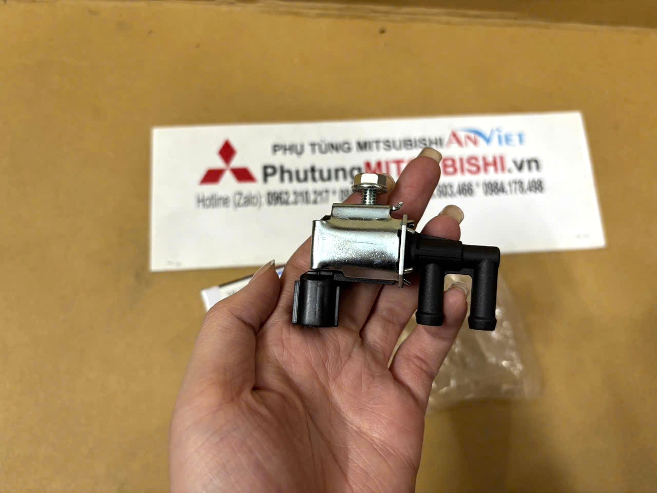 Van điện từ kiểm soát khí thải, van Solenoid xe Mitsubishi Xforce