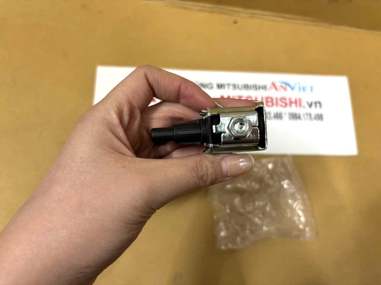 Van điện từ kiểm soát khí thải, van Solenoid xe Mitsubishi Xforce