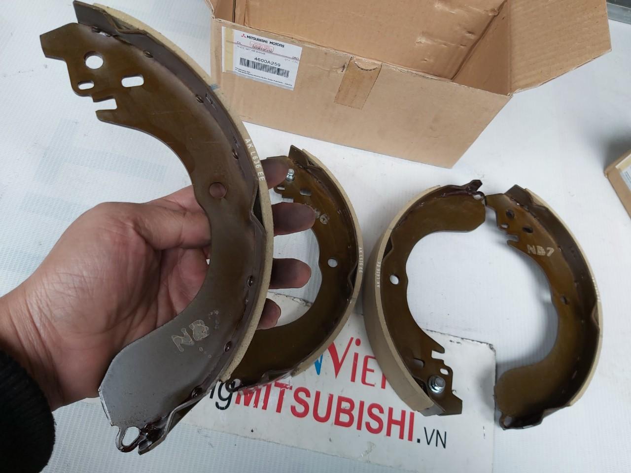 Guốc phanh sau, Bố thắng sau, Má phanh sau xe Mitsubishi Xpander, Xpander Cross