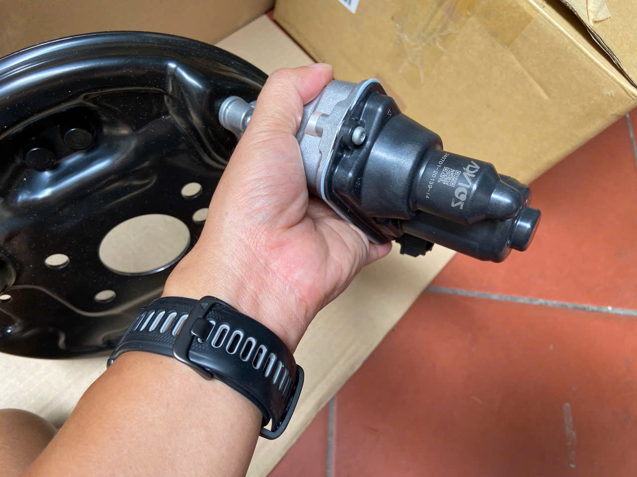 Đĩa Lắp Bố, guốc phanh sau liền Mô tơ phanh tay điện tử xe Mitsubishi Xpander, Xpander Cross