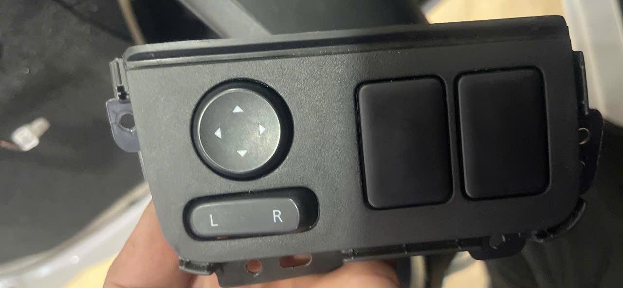 Công tắc chỉnh gương Mitsubishi Xpander hàng bãi