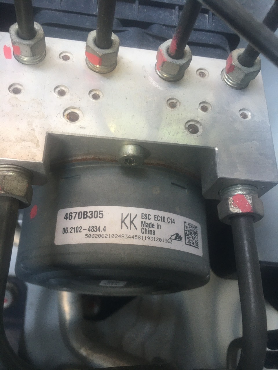 Cụm bơm ABS phanh xe Mitsubishi Xpander hàng bãi