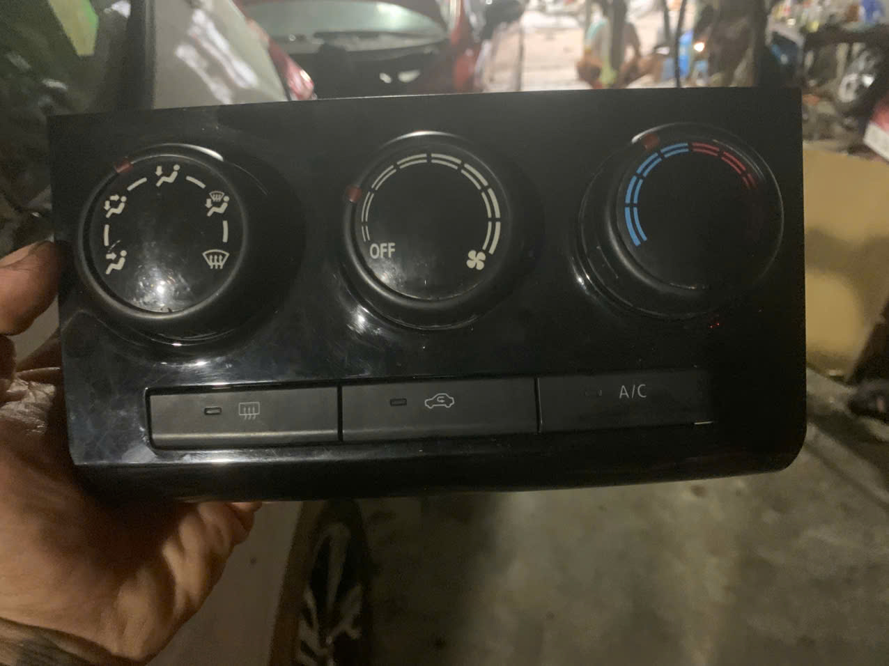 Cụm công tắc điều khiển điều hòa trên táp lô, LOẠI 3 NÚT VẶN  Mitsubishi Xpander hàng bãi