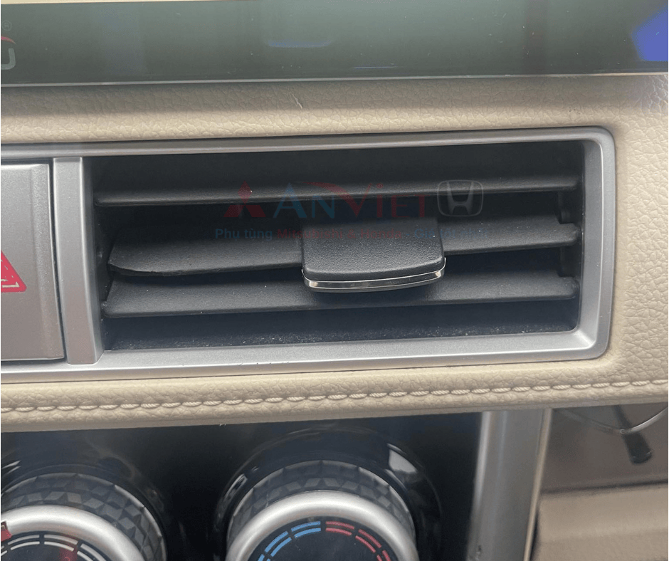 Cửa gió điều hòa trung tâm xe Mitsubishi Xpander
