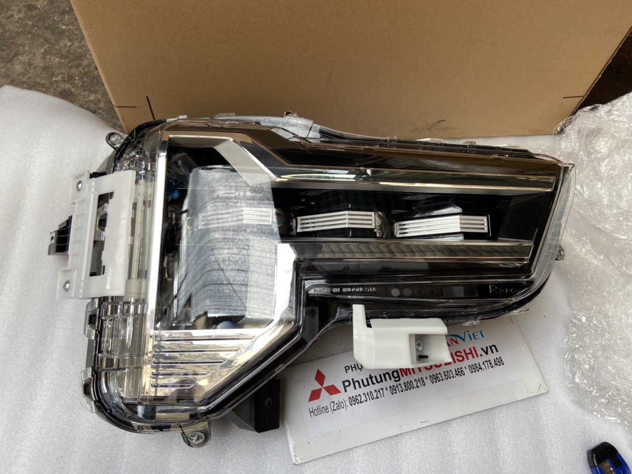 Đèn pha bên phụ xe Mitsubishi Xpander 2022-2023