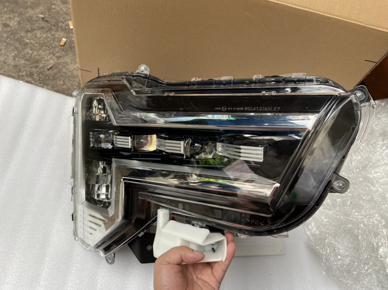 Đèn pha bên lái xe Mitsubishi Xpander AT Premium 2022-2025 LED