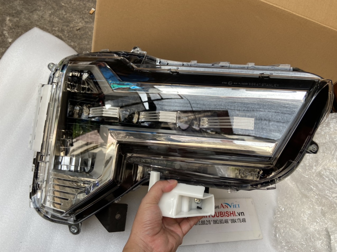 Đèn pha bên lái xe Mitsubishi Xpander AT Premium 2022-2025 LED