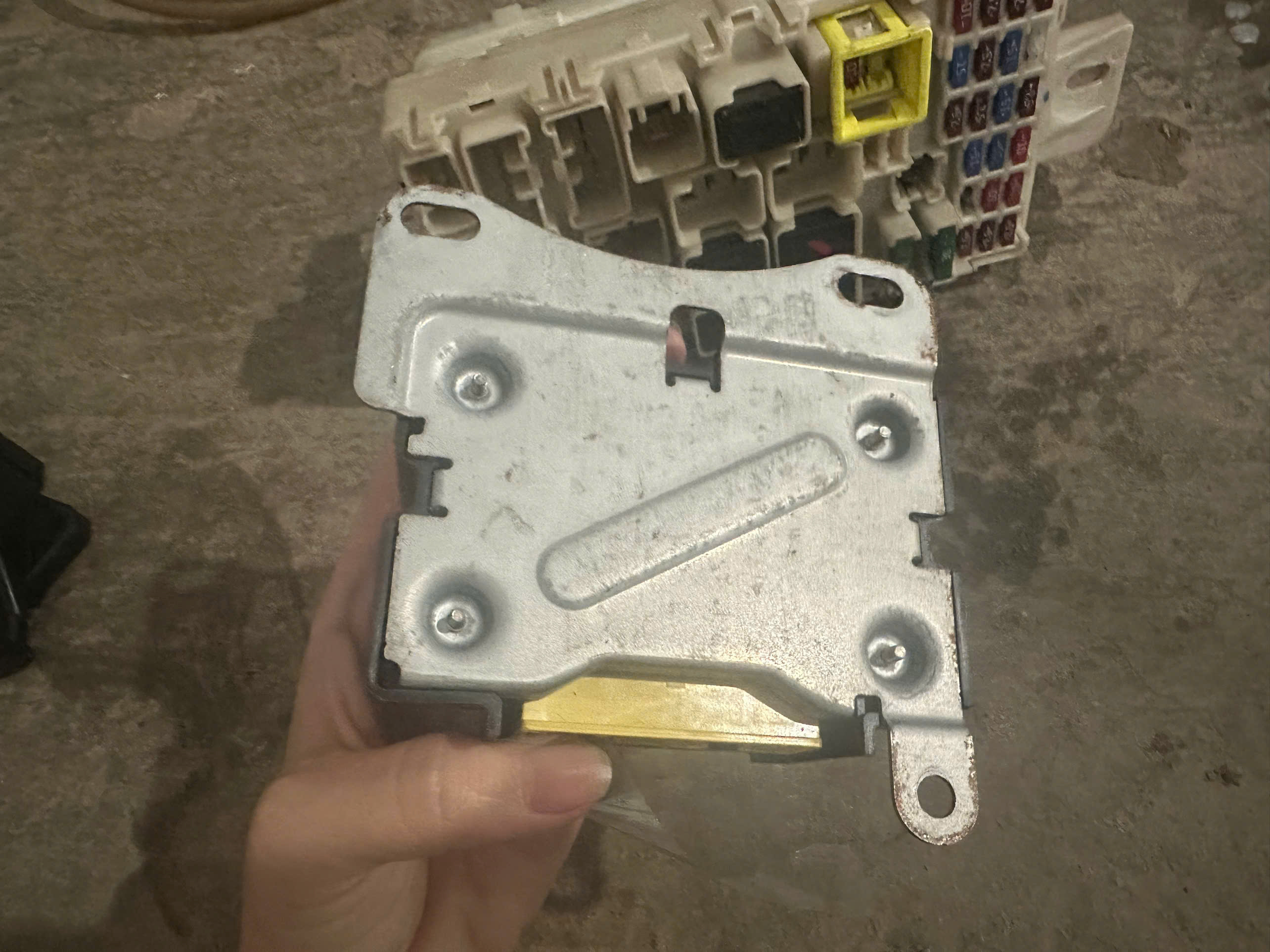 Hộp điều khiển túi khí xe Mitsubishi Xpander hàng bãi