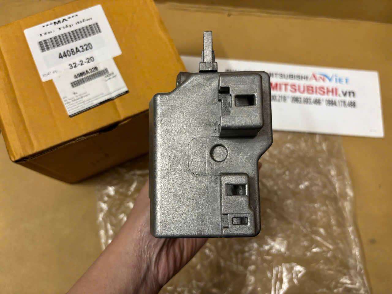 Ổ khóa vô lăng xe Mitsubishi Xpander