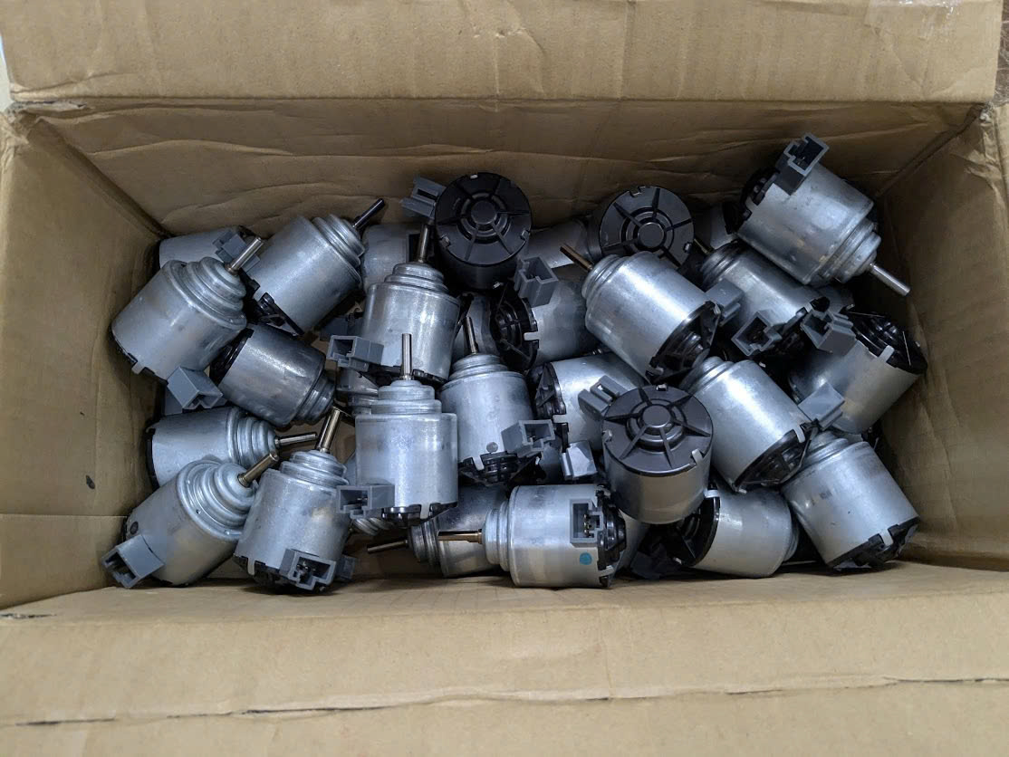 Mô tơ quạt dàn lạnh điều hòa dàn sau, trên trần xe Mitsubishi Xpander = 3 giắc trực tiếp mô tơ