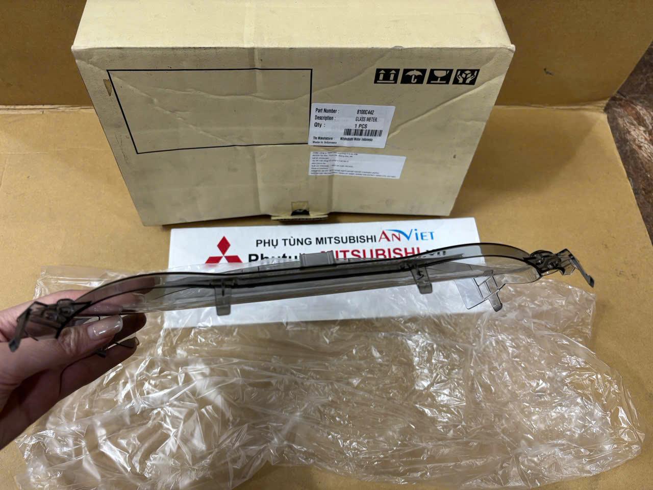 Mặt kính đồng hồ công tơ mét xe Mitsubishi Xpander