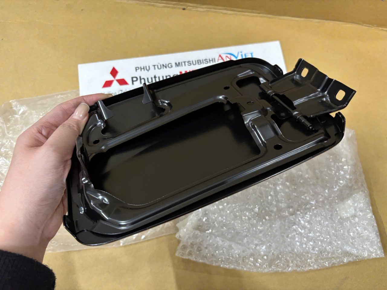 Nắp ngoài bình xăng xe Mitsubishi Xpander