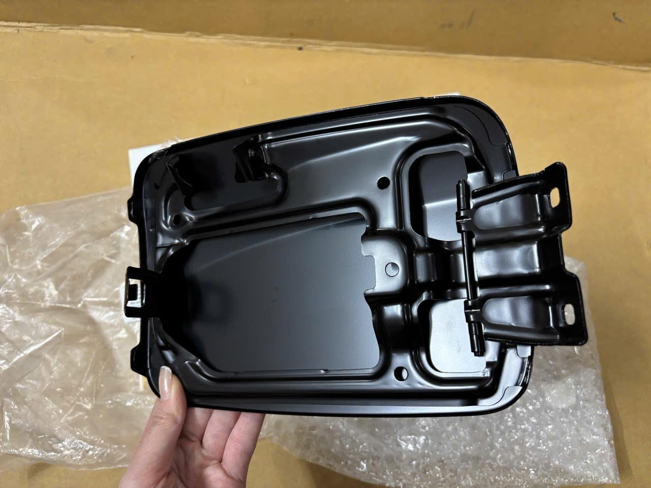 Nắp ngoài bình xăng xe Mitsubishi Xpander