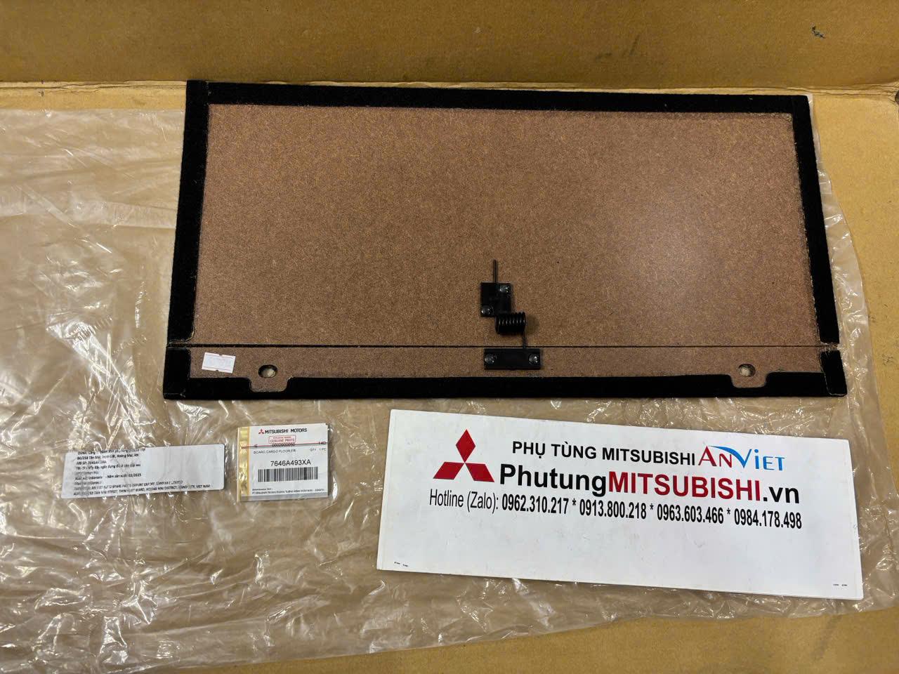 Tấm lót sàn khoang hành lý cốp sau xe Mitsubishi Xpander
