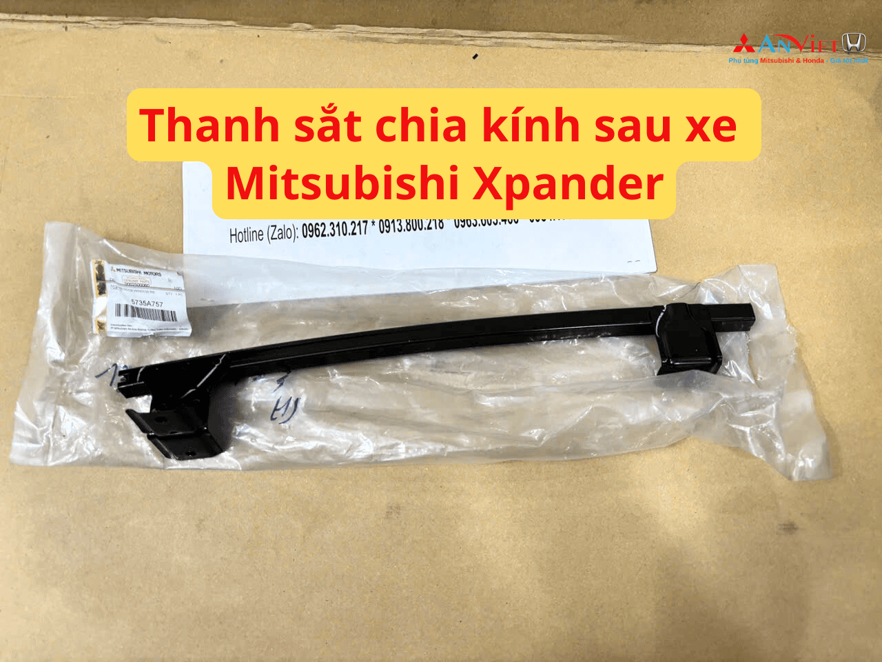 Thanh sắt chia kính sau xe Mitsubishi Xpander
