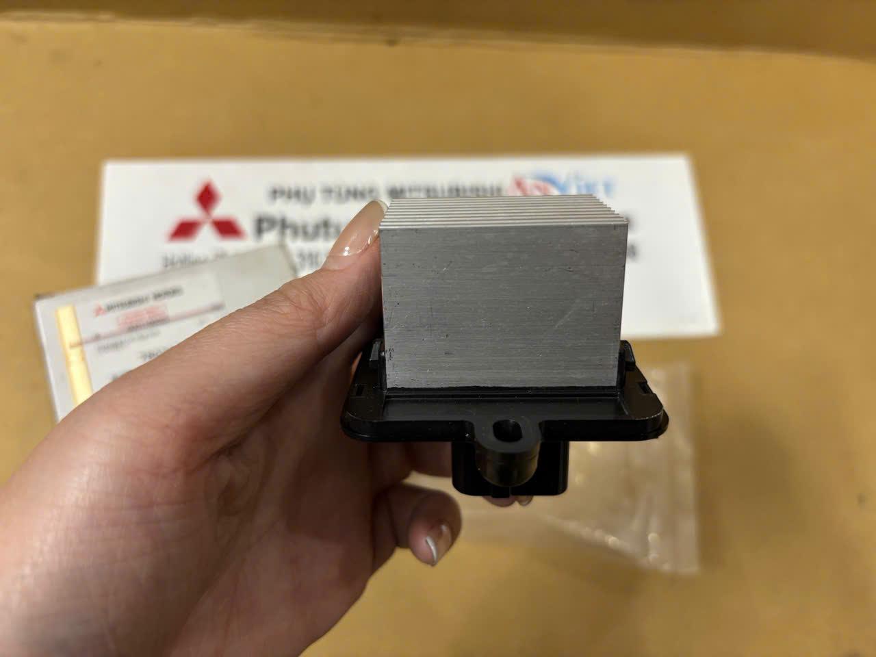 Trở quạt điều hoà trong Taplo xe Mitsubishi Xpander