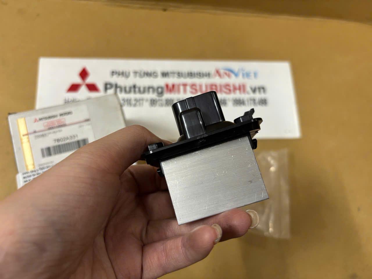 Trở quạt điều hoà trong Taplo xe Mitsubishi Xpander
