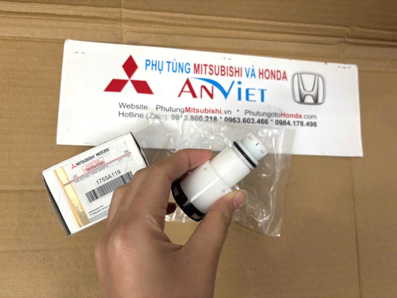 Van điều áp bơm xăng, nhiên liệu xe Mitsubishi Xpander