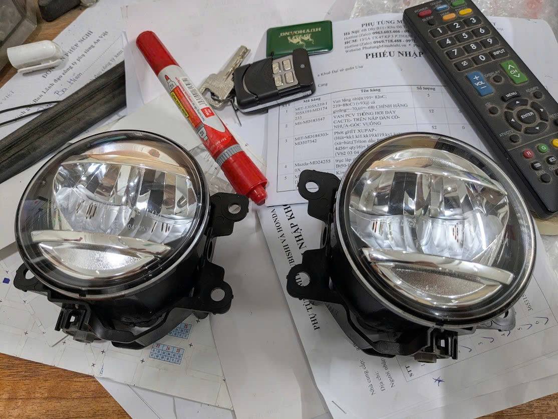 8321A765 8321A766 Đèn gầm Mitsubishi Xpander Led trái phải Lh RH