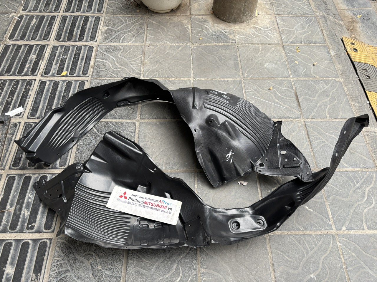 Chắn bùn lòng dè sau, Chắn bùn lòng bánh trước xe Mitsubishi Xpander và Xpander Cross hiệu DEKO