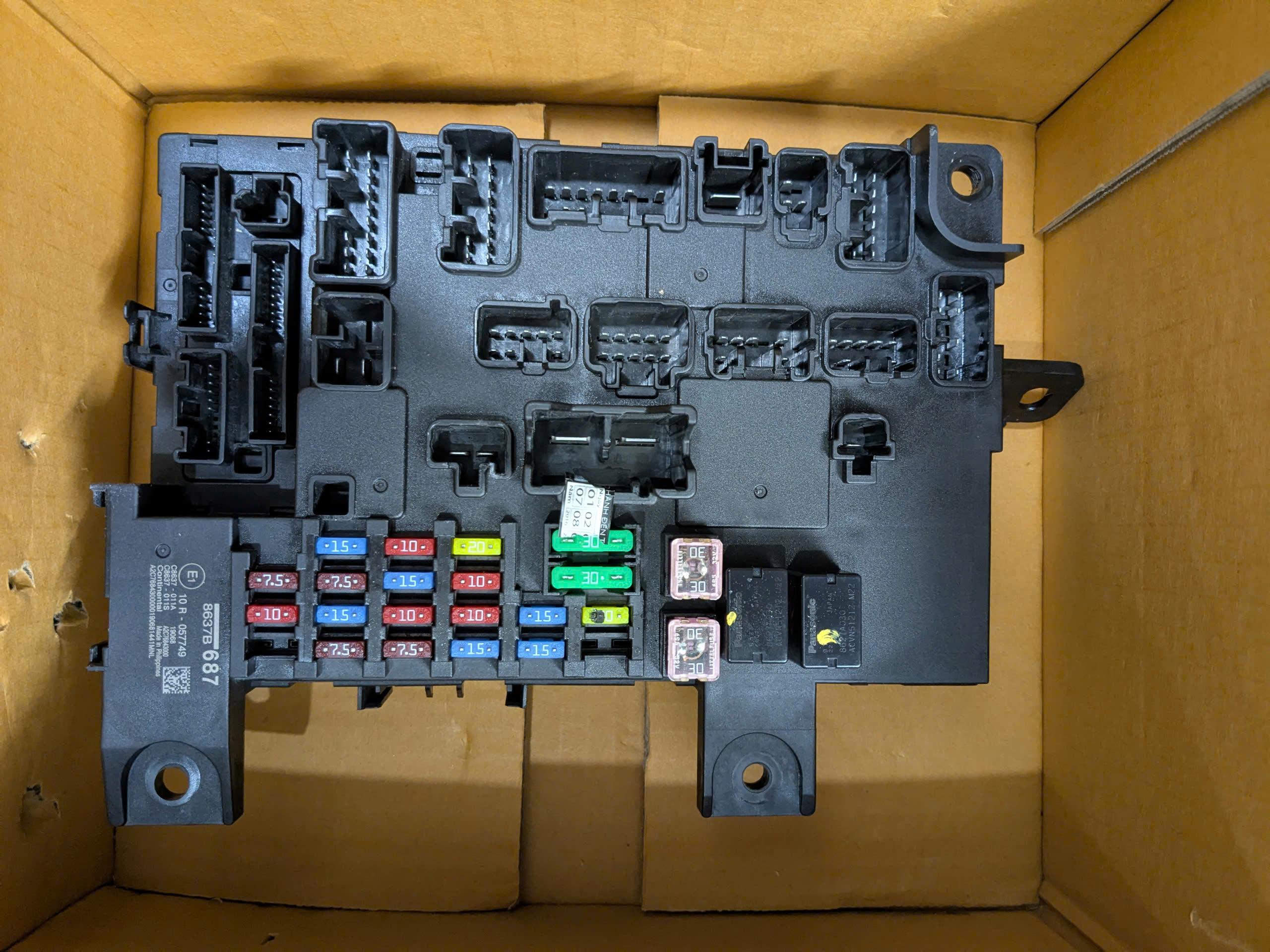  Hộp etacs  Mitsubishi Xpander 2022- 2026 , Hộp etac Xpander Cross , hộp Body Mitsubishi Outlander đi cùng hộp cầu chì trong xe Xpander , Xpander Cross và Outlander 8637B687 = 8637B680 8637C601 8637A867 8637A869 8637B681 8637B688 8637C600