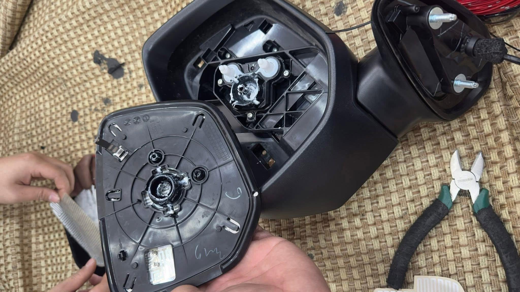 Hướng dẫn lắp đặt Mặt gương chiếu hậu xe Mitsubishi Xpander c&oacute; sấy&nbsp;