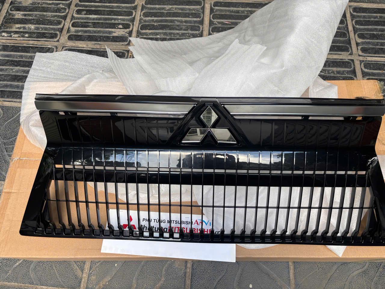 Mặt ca lăng Xe Mitsubishi Xpander 2025 2026, Mặt galăng Xpander 2025 2026 62310W240P 62310W250P 