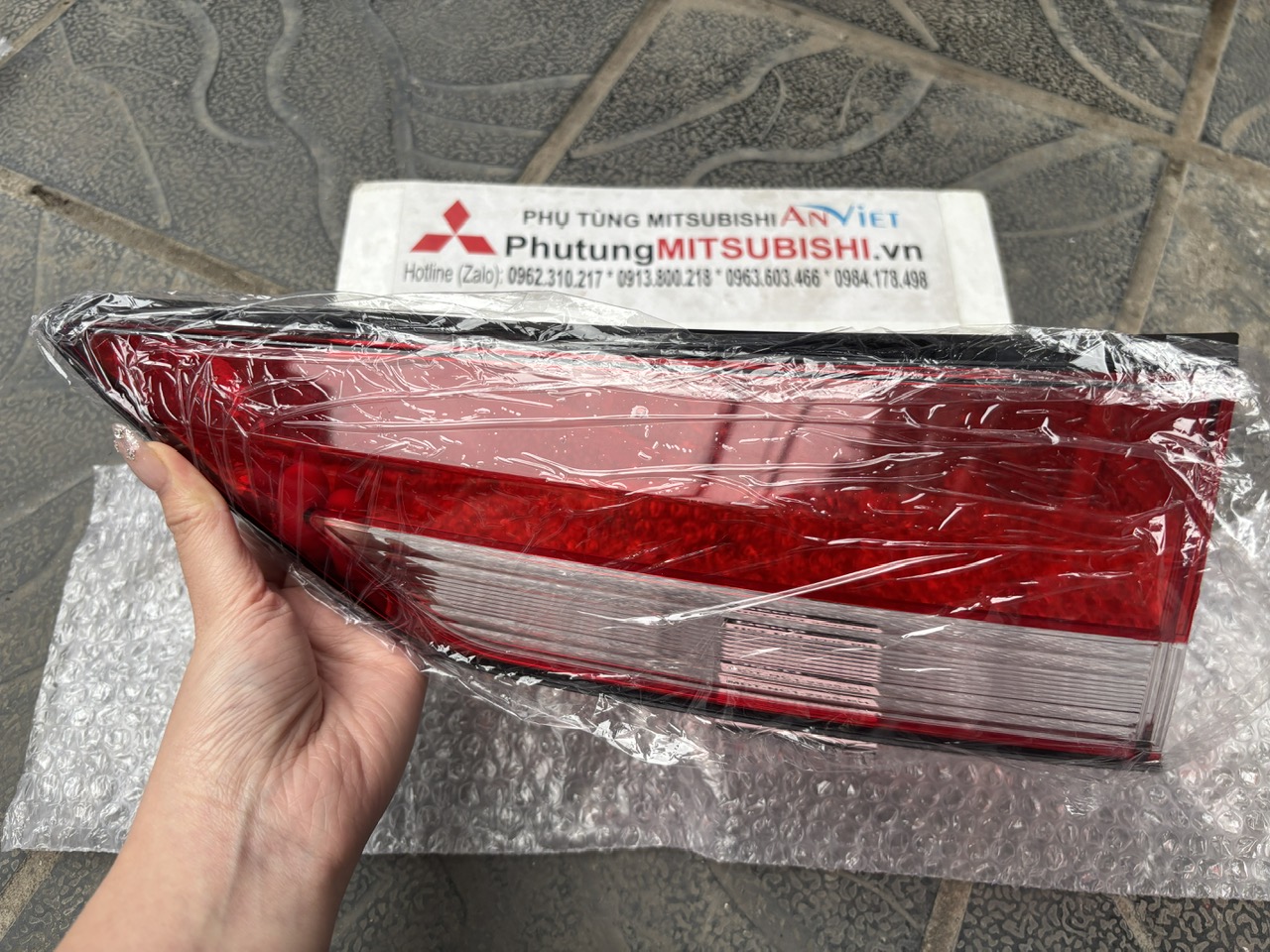 Mặt, Vỏ, Nắp đèn hậu, đèn lái sau xe Mitsubishi Xpander 2022-2026