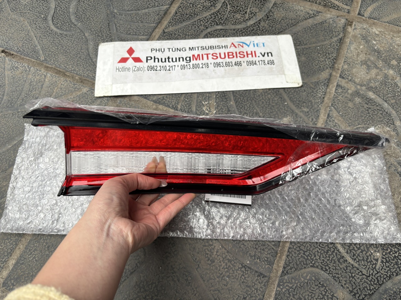 Mặt, Vỏ, Nắp đèn hậu, đèn lái sau xe Mitsubishi Xpander 2022-2026
