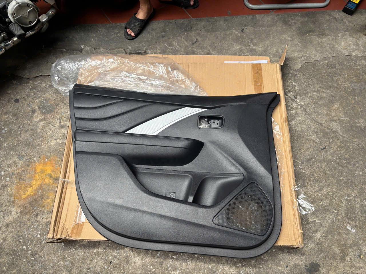 Tappi, t&aacute;p li cửa trước Mitsubishi Xpander b&ecirc;n l&aacute;i LH