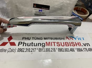 Tay mở cửa ngoài xe Mitsubishi Outlander