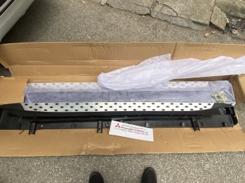 Bậc bước xe Mitsubishi Outlander