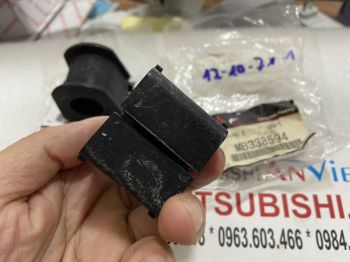 Cao su ốp cân bằng sau xe Mitsubishi Pajero V6-3000 V31 V32 V45