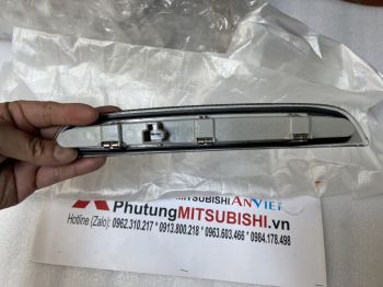 Đèn phanh trên đuôi lướt gió xe Mitsubishi Outlander