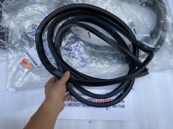 Gioăng êm trên cánh cửa xe Mitsubishi Jolie