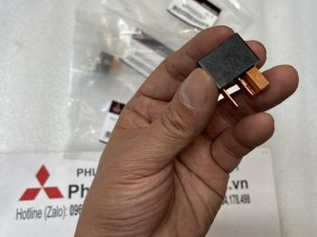 Rơ le dàn nóng xe Mitsubishi Pajero Sport