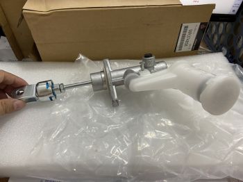 Tổng côn trên xe mitsubishi Pajero ngân hàng V93