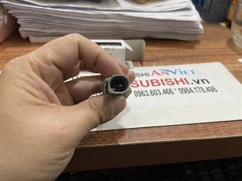 Công tắc báo áp suất dầu nhớt động cơ xe mitsubishi Pajero Sport