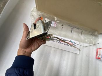 Khóa ngậm cốp sau xe mitsubishi Jolie chính hãng