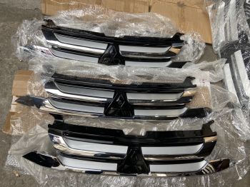 Mặt ca lăng xe Mitsubishi Outlander 2018-2020 hàng Thanh Lý Giá chỉ 200K | 7450A967