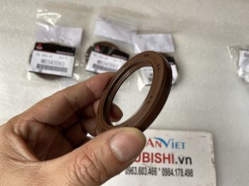 Phớt đầu trục cơ xe mitsubishi Pajero Sport chính hãng