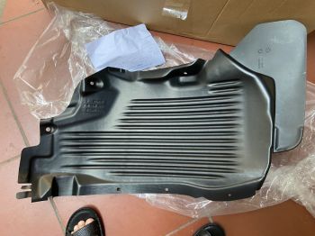 Chắn bùn lòng dè miếng trên xe mitsubishi Triton 2019-2025