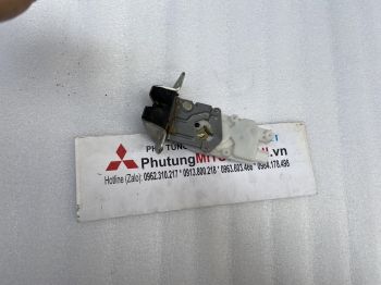 Khóa ngậm cửa hậu xe mitsubishi Grandis