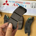 Má phanh, Bố thắng trước xe Mitsubishi Attrage