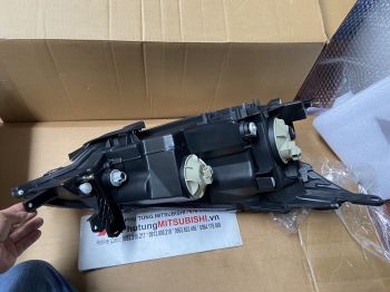 Đèn pha xe Mitsubishi Grandis Chóa trắng